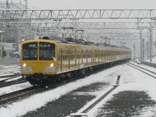 �e��̒��𑖂铌���ߍx�S���f�̊�