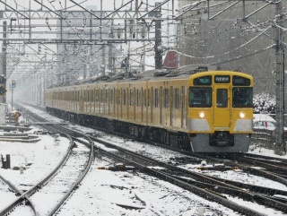 �e��̒��𑖂铌���ߍx�S���f�̊�