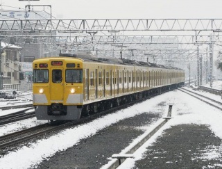 �e��̒��𑖂铌���ߍx�S���f�̊�