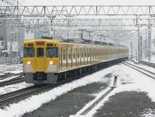 �e��̒��𑖂铌���ߍx�S���f�̊�