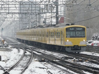 �e��̒��𑖂铌���ߍx�S���f�̊�