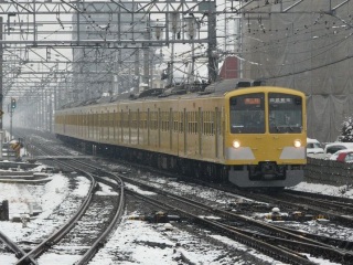 �e��̒��𑖂铌���ߍx�S���f�̊�