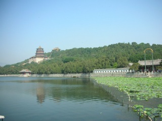 ���k���ւ̗��s��