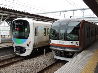 【西武･東京メトロ】スマイルトレインとメトロ10000系