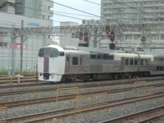 【JR東日本】215系��コツNL-4編成 青森へ配給輸送��
